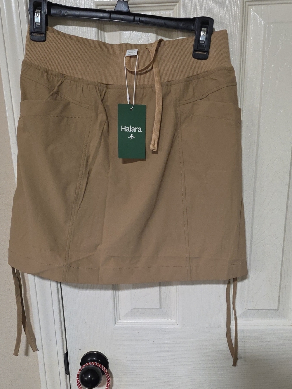 HALARA Beige/Tan Drawstring Waist Skort